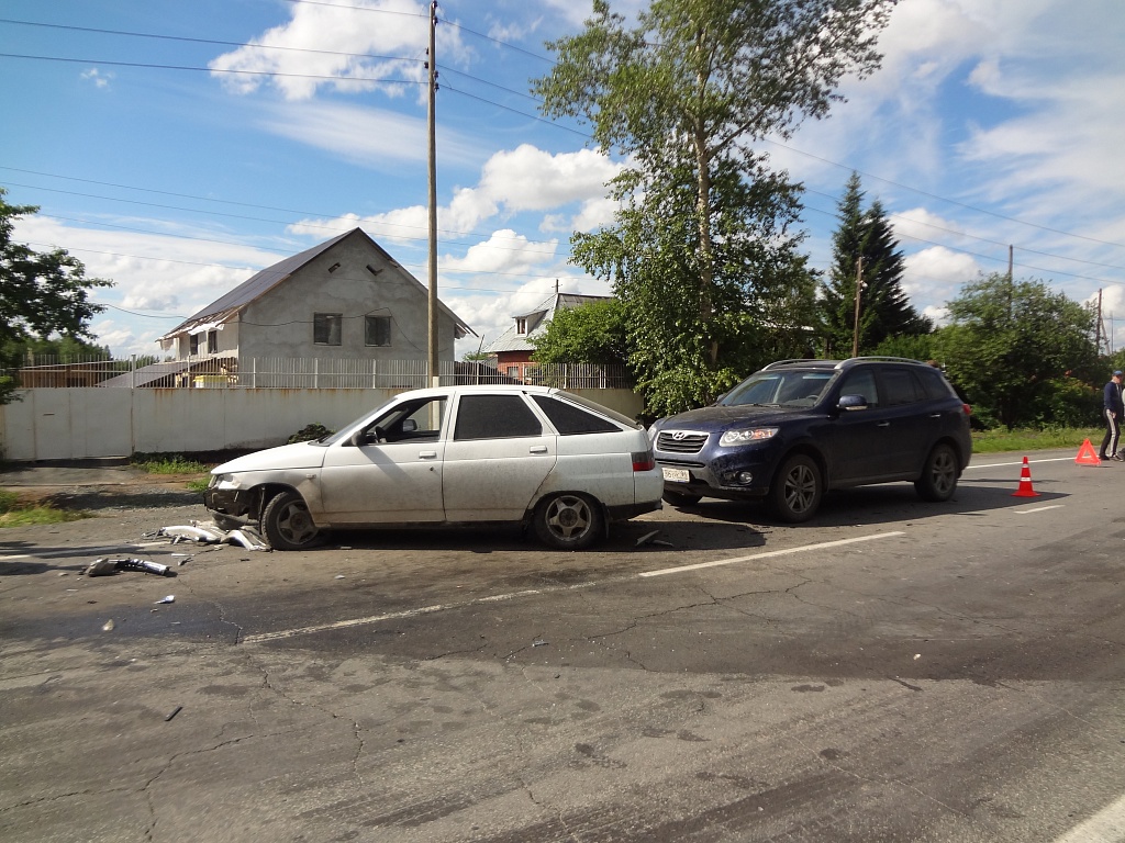 В Новоалексеевке произошла авария с участием пассажирского автобуса.  Виновник скрылся. Видео